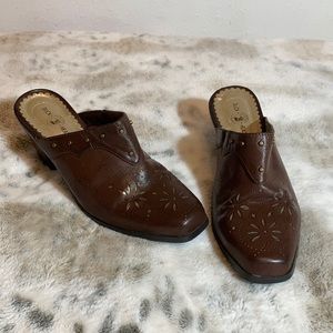 Duck head slip on heels size 7